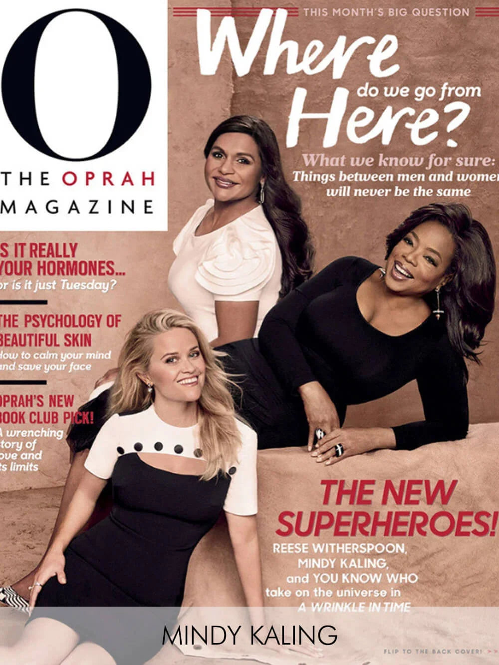 Copertina di rivista con donne che indossano abiti premaman eleganti in bianco e nero.