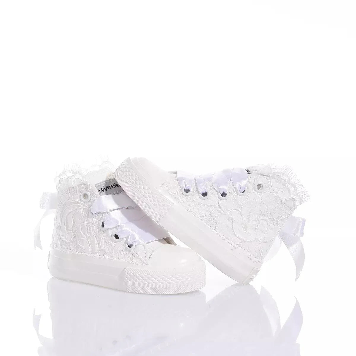 Sneakers bianche con pizzo eleganti per neonato, ideali per outfit premaman e maternità