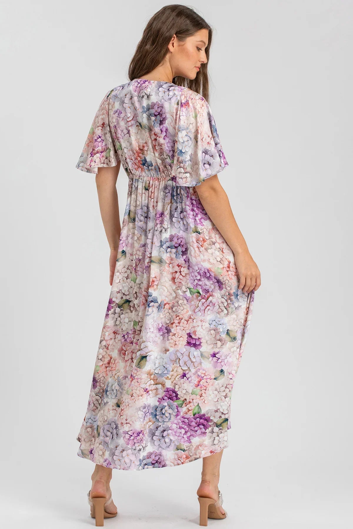 Abito premaman lungo floreale, maniche corte, tessuto leggero e colori pastello eleganti