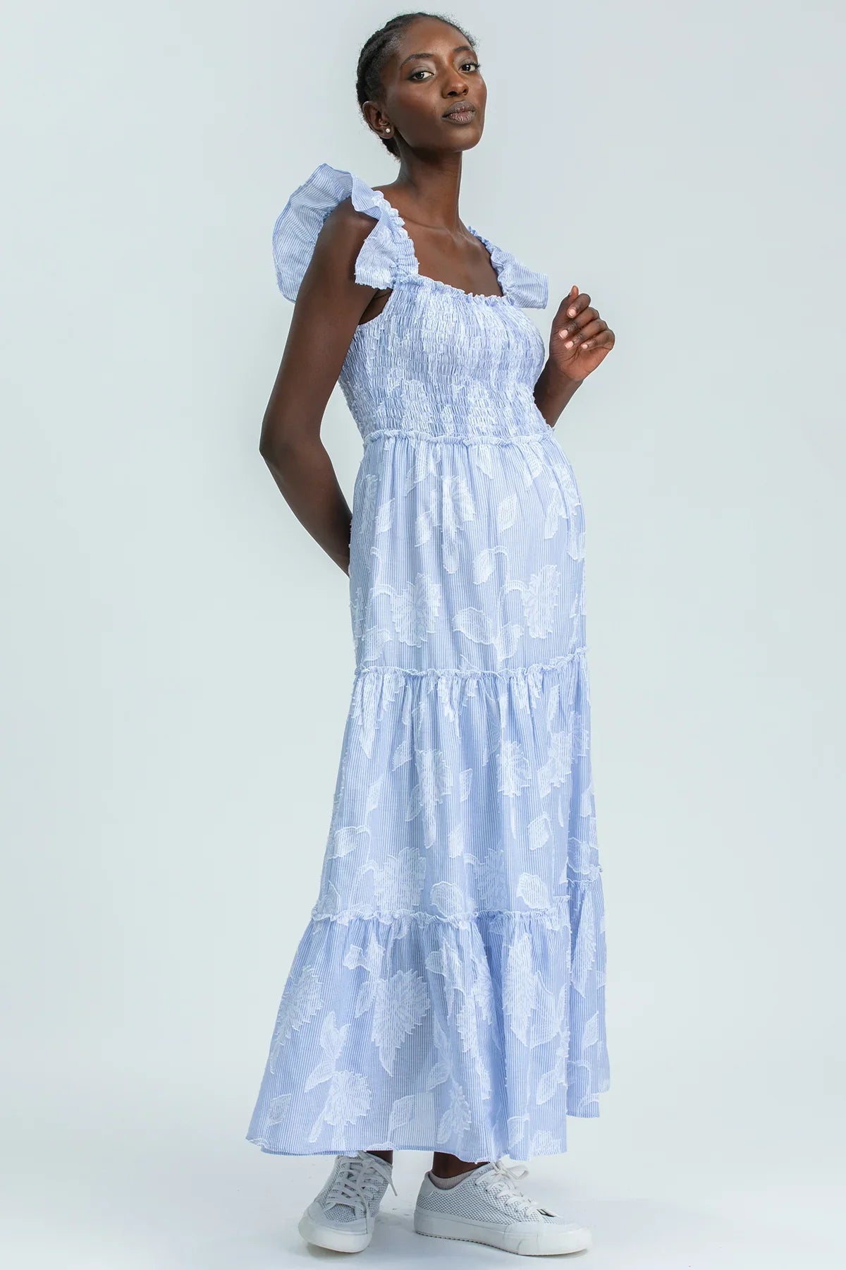 Vestito premaman lungo azzurro con balze e spalline arricciate, ideale in gravidanza