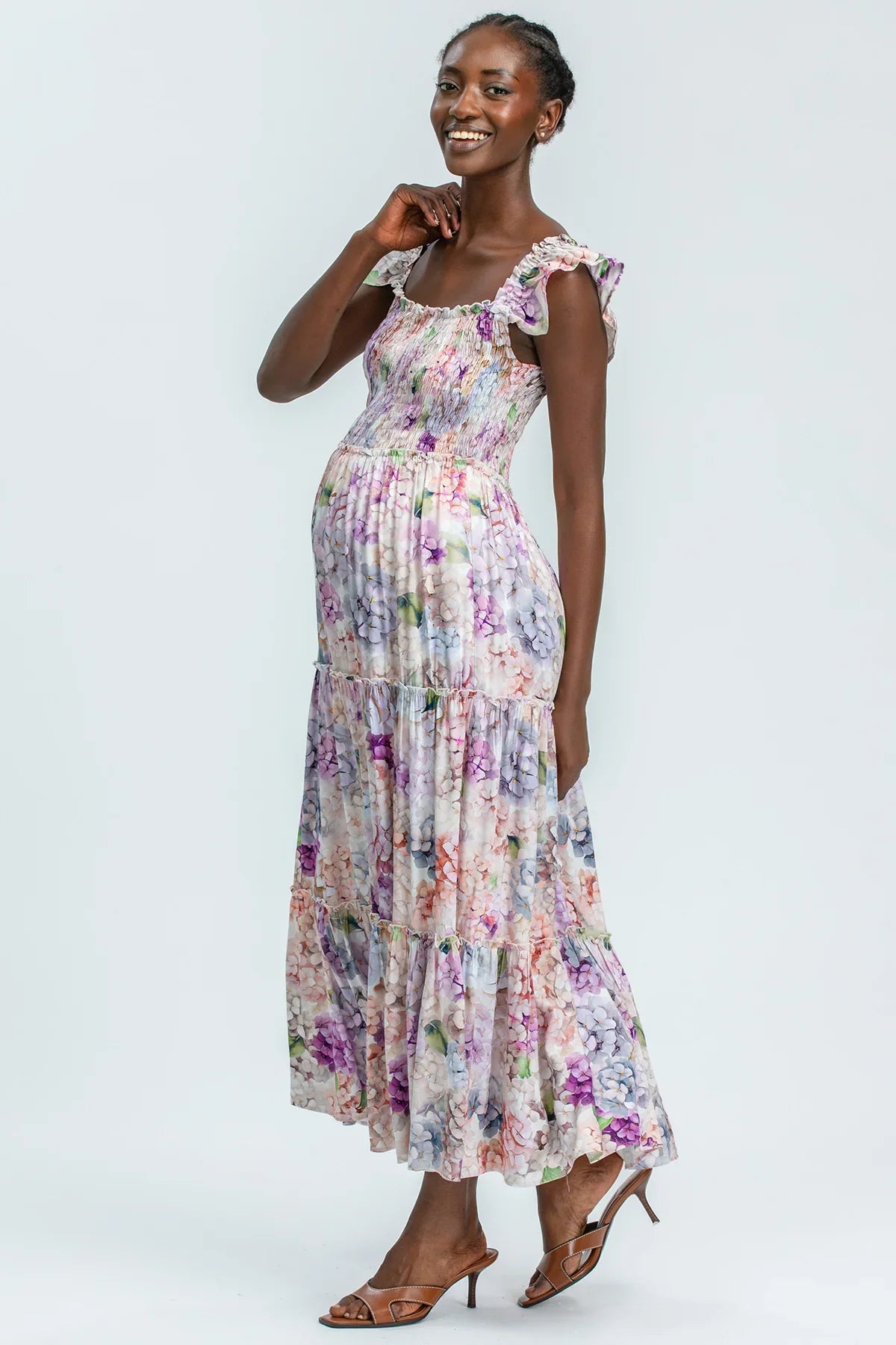 Abito premaman lungo floreale elegante, tessuto leggero e spalline arricciate, moda gravidanza