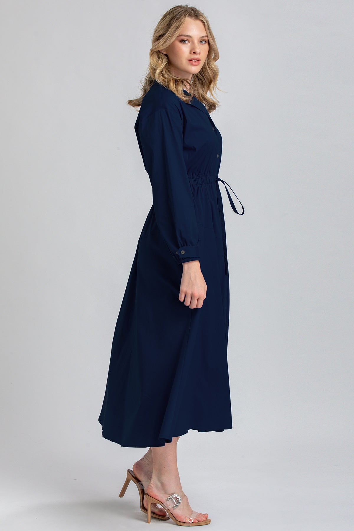 Abito premaman blu scuro a maniche lunghe, vestibilità comoda ed elegante