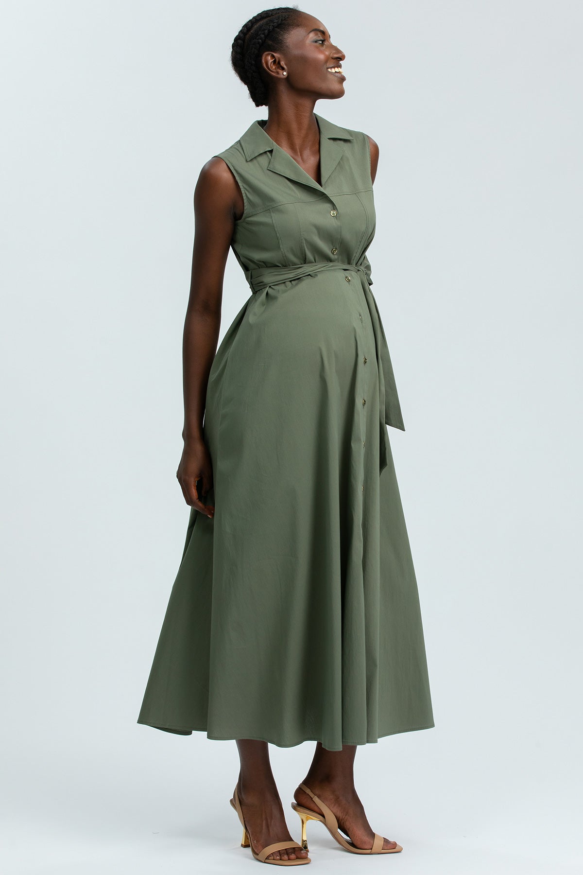Abito premaman lungo senza maniche verde oliva con cintura in vita, ideale gravidanza elegante.
