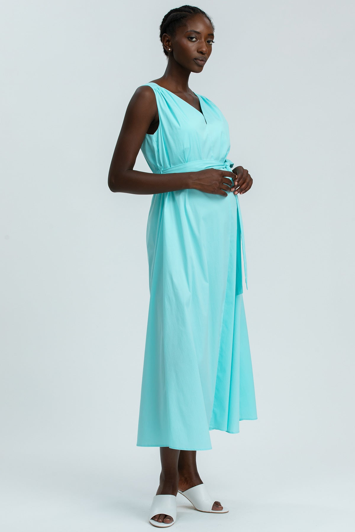 Vestito premaman lungo senza maniche azzurro, tessuto leggero, elegante e confortevole