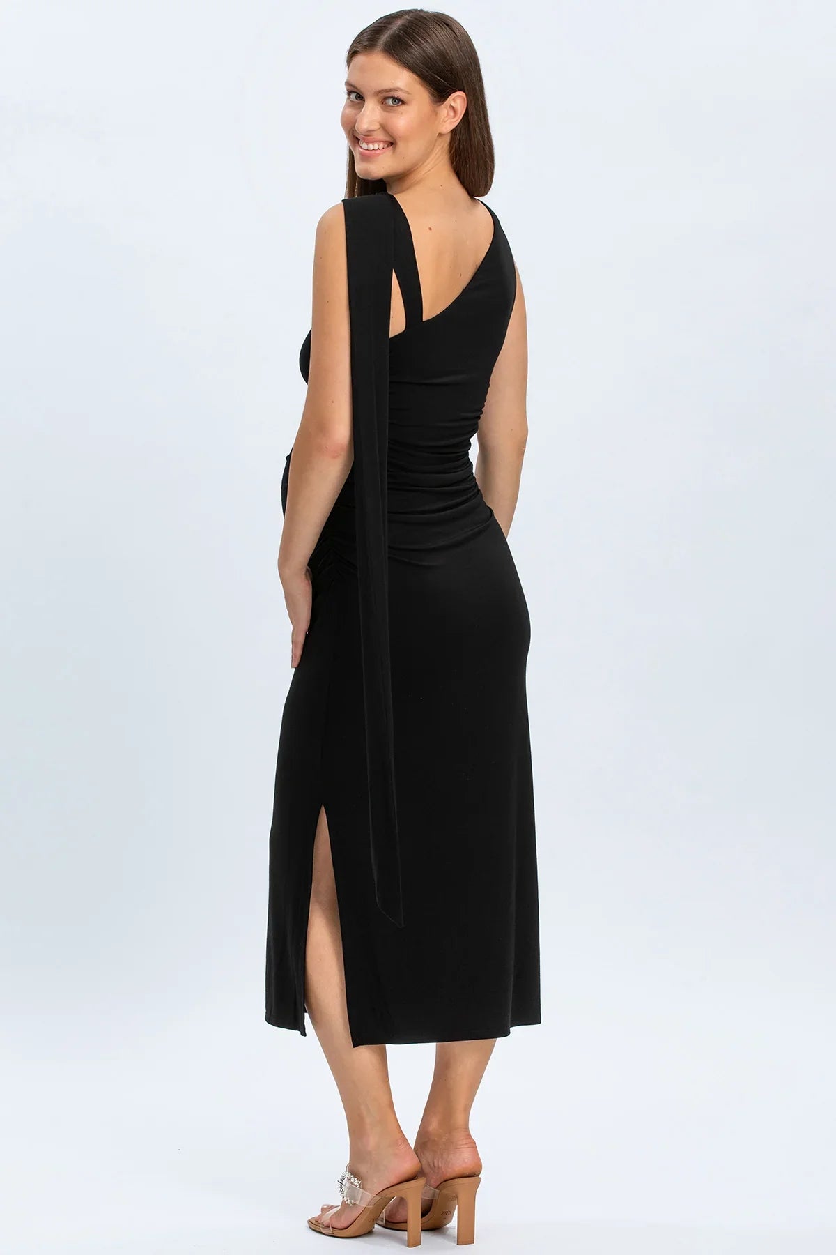 Abito premaman nero elegante con spacco laterale e dettagli sulle spalle, moda gravidanza