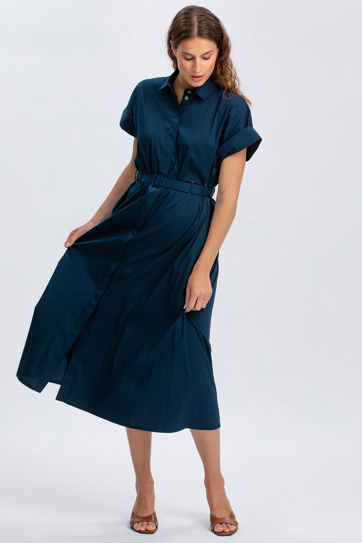 Abito premaman blu con cintura, maniche corte, vestibilità elegante e confortevole