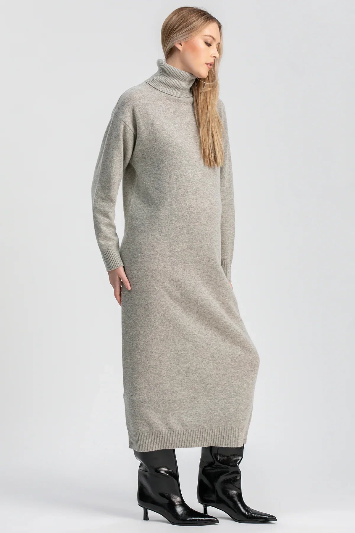 Abito premaman lana grigio con maniche lunghe, vestibilità comoda ed elegante.
