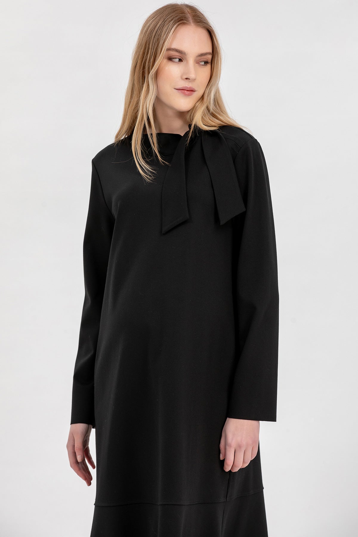 Abito premaman nero elegante con fiocco al collo, maniche lunghe, moda gravidanza