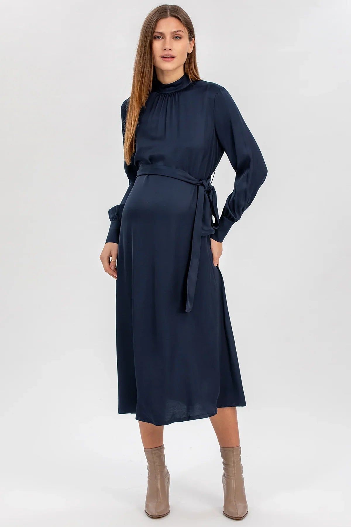 Abito premaman elegante blu con cintura, maniche lunghe e collo alto, ideale gravidanza