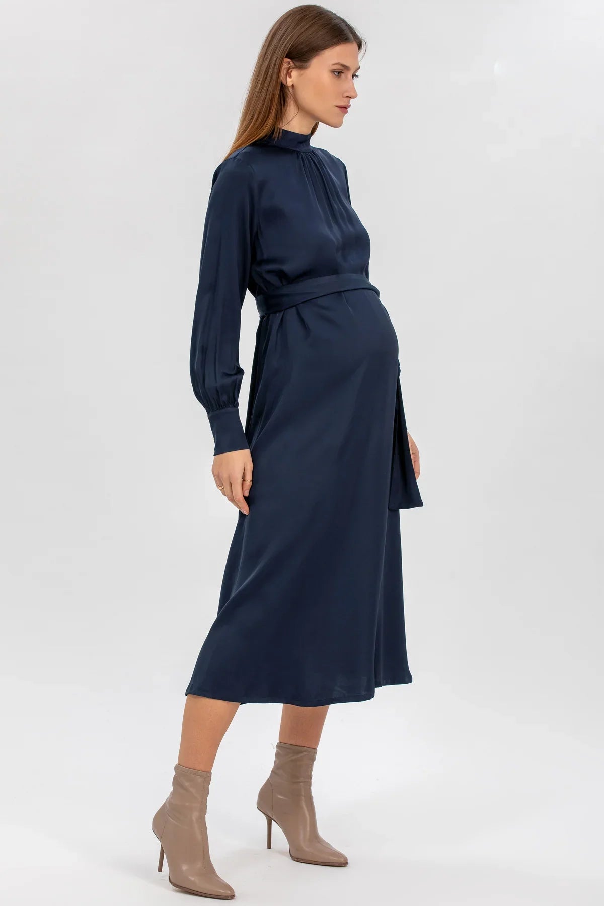 Abito premaman elegante blu a maniche lunghe con cintura, ideale per gravidanza.