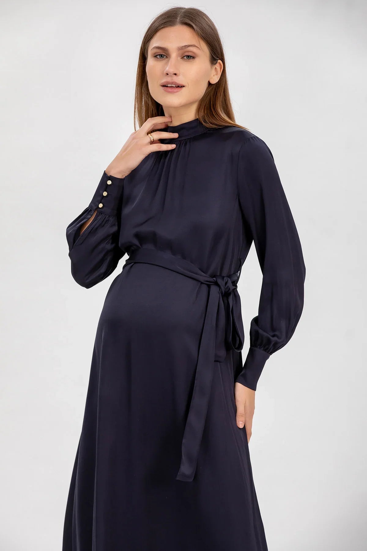 Abito premaman elegante blu scuro a maniche lunghe con cintura in tessuto e collo alto