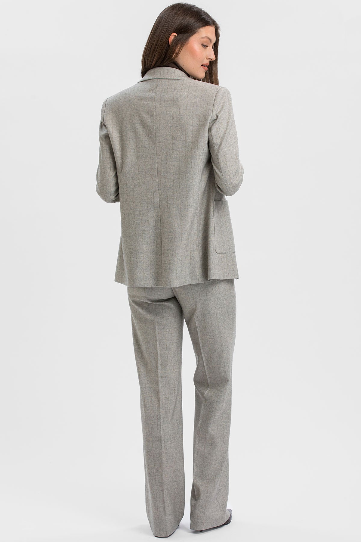 Elegant light grey maternity suit with matching trousers.