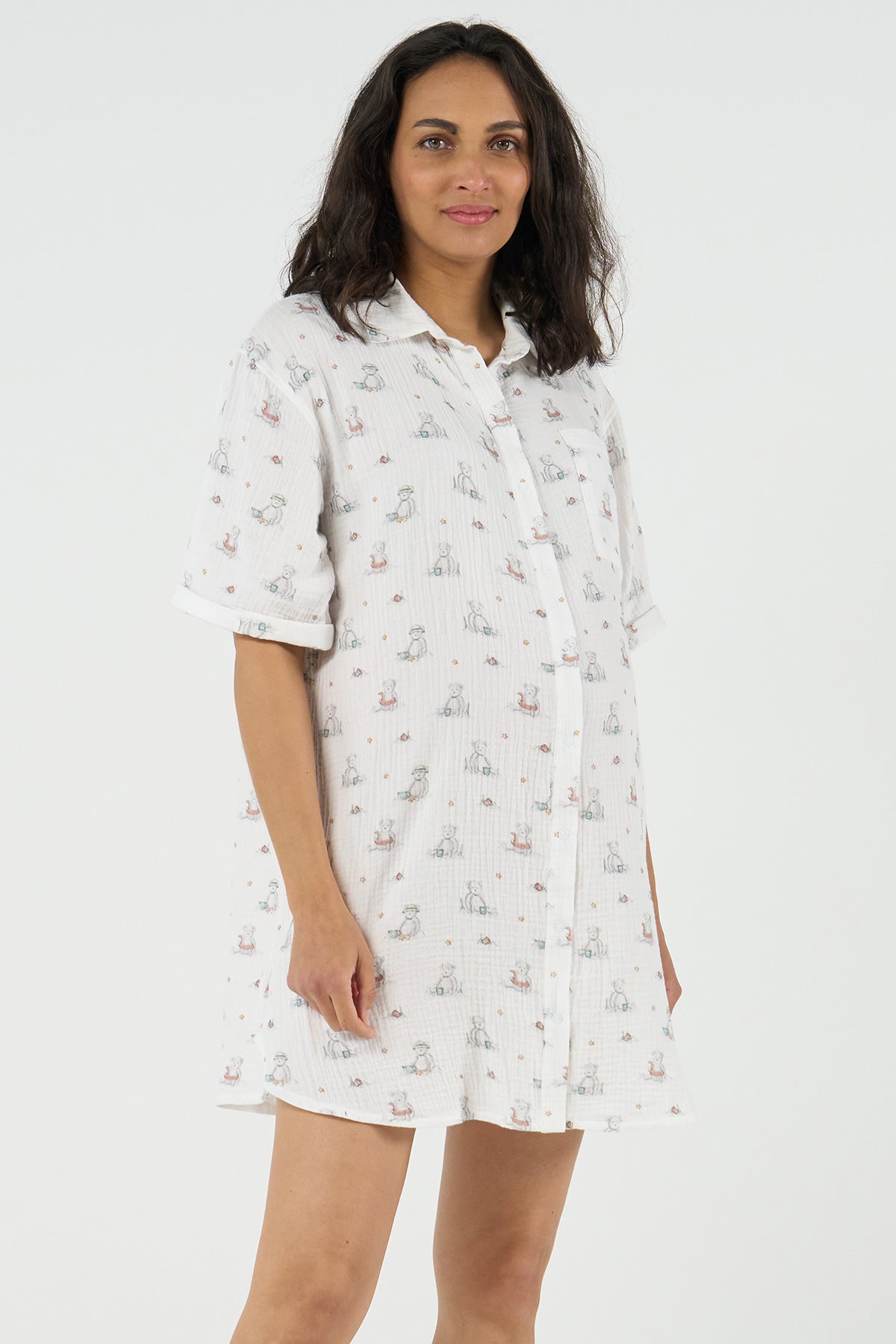 Camicia premaman bianca a maniche corte con fantasia animaletti, ideale per gravidanza