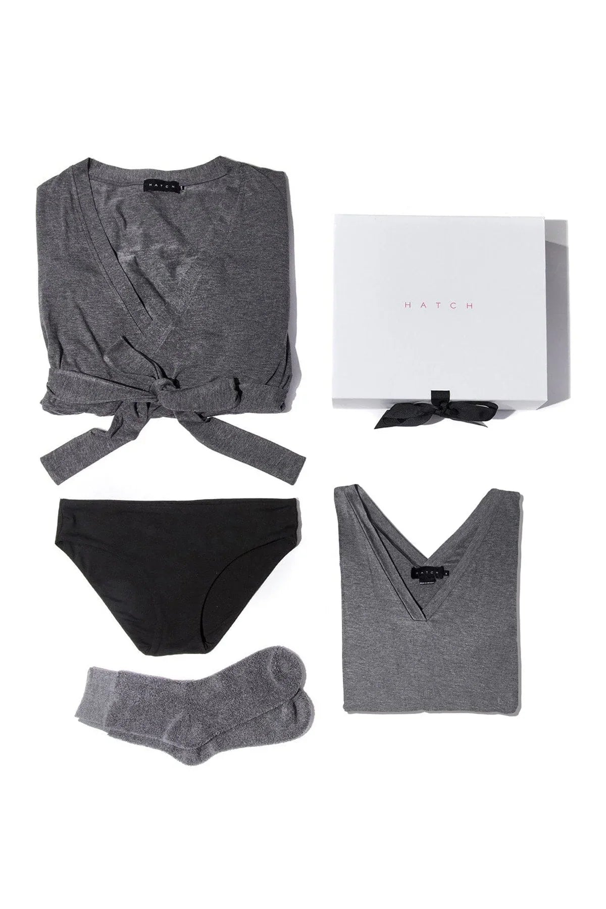 Set abbigliamento premaman grigio con vestaglia, maglietta, slip e calzini, ideale per ospedale