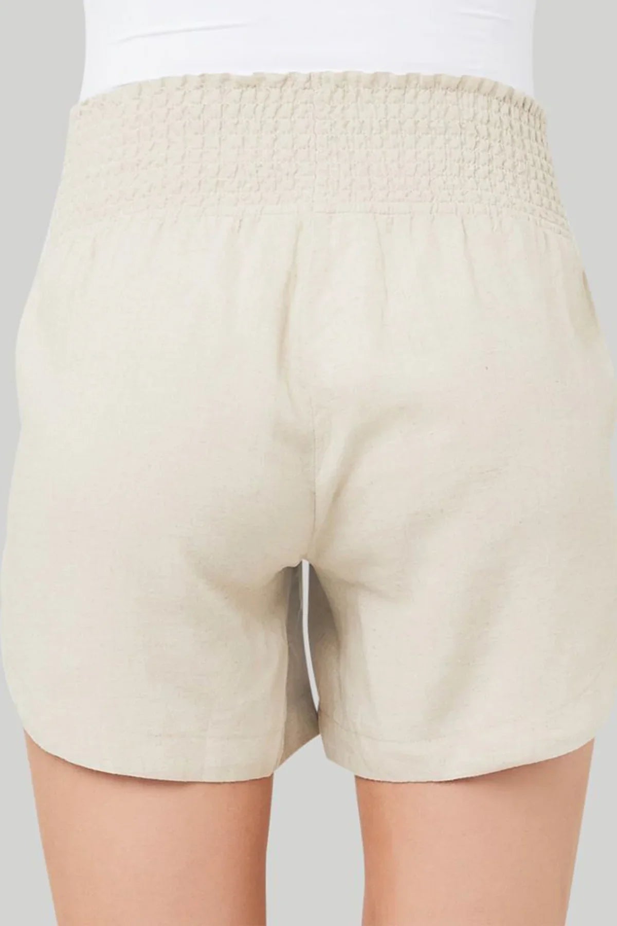 Shorts premaman in lino beige di Ripe con vita elasticizzata.