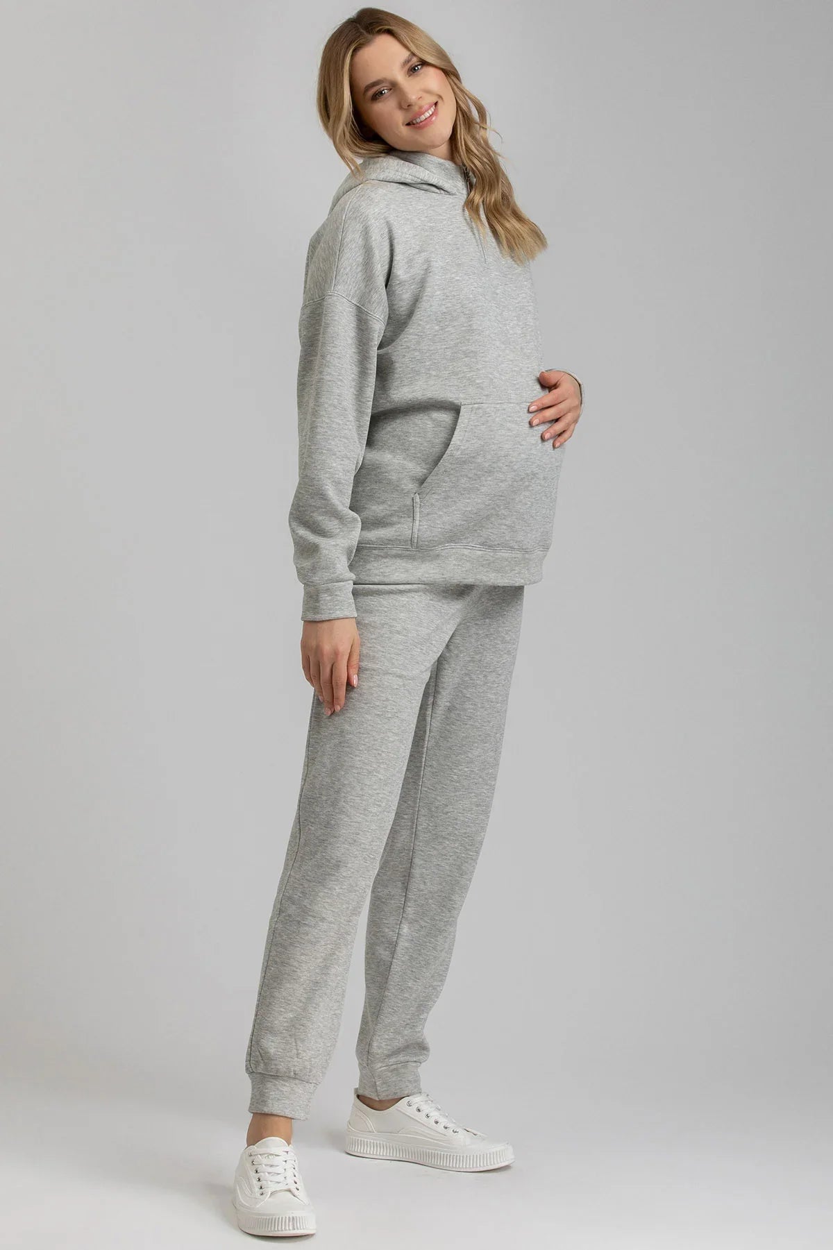 Completo sportivo premaman grigio con felpa con cappuccio e pantaloni premaman Pietro Brunelli Maternity