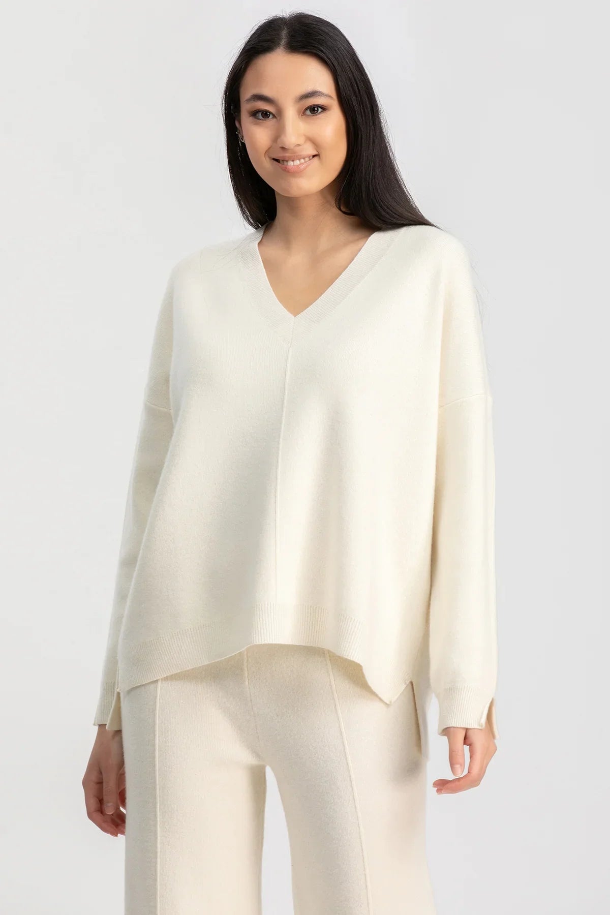 COURMAYEUR | Maglia Bianca con Scollo a V in Lana e Cashmere
