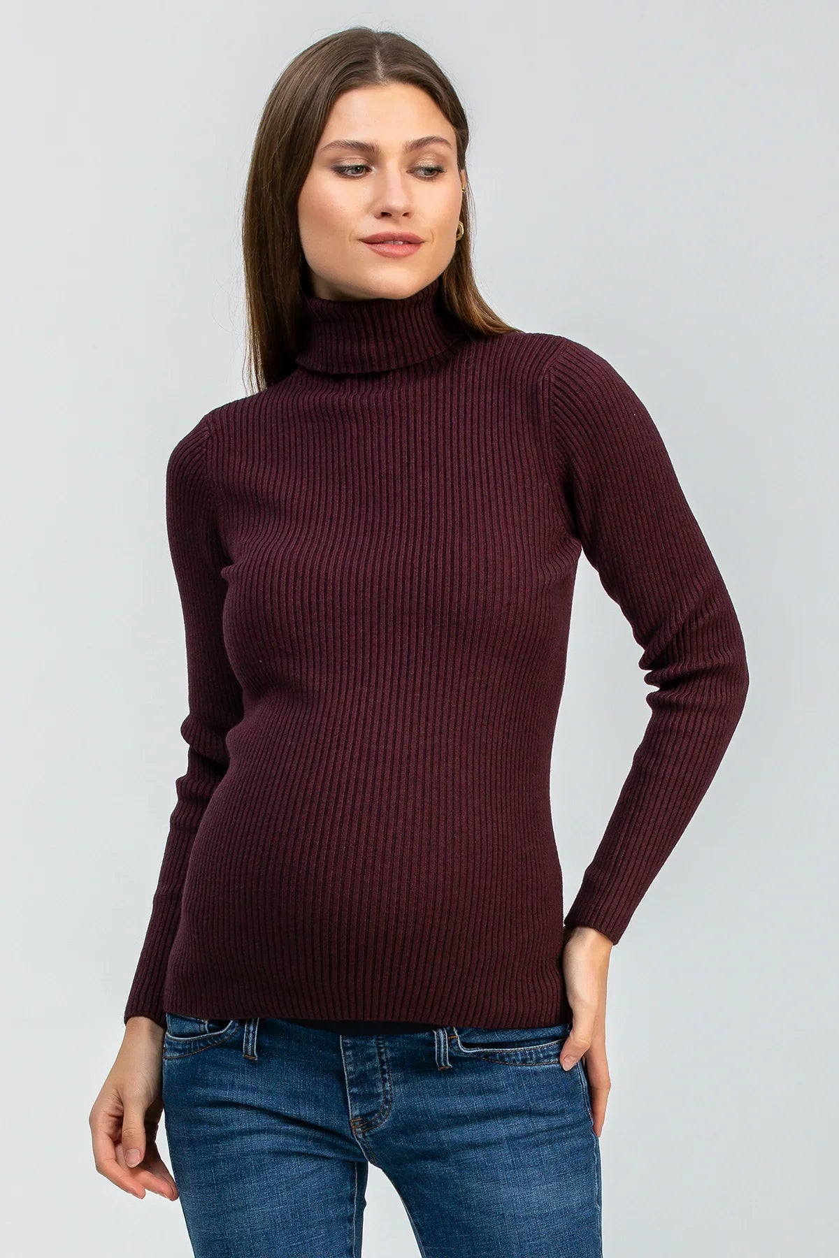 Maglia premaman aderente con collo alto