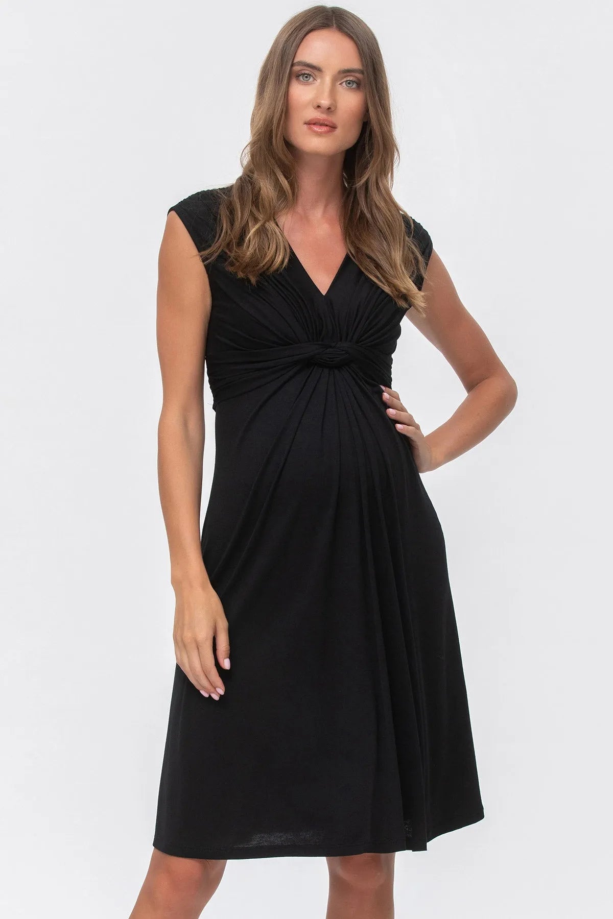 Abito premaman nero elegante con scollo a V e nodo sul davanti, vestibilità comoda.