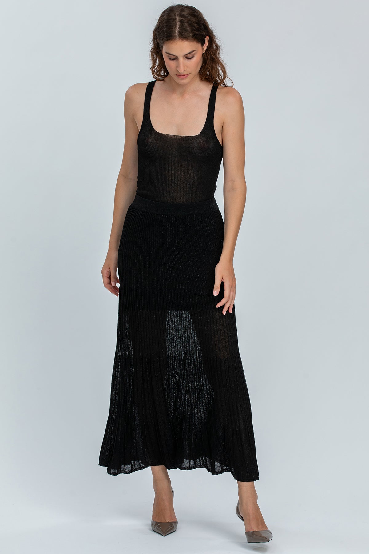Abito premaman elegante nero senza maniche, tessuto leggero e trasparente, moda gravidanza