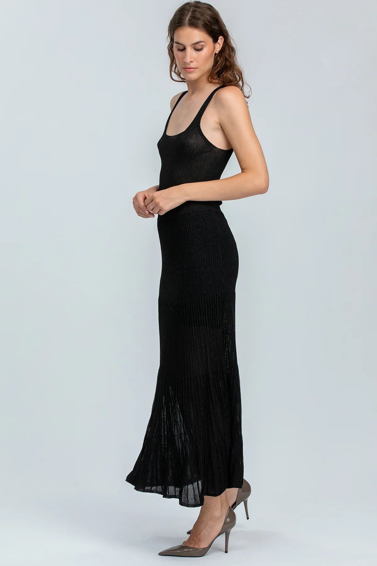 Abito premaman nero lungo senza maniche, elegante e aderente, ideale per gravidanza