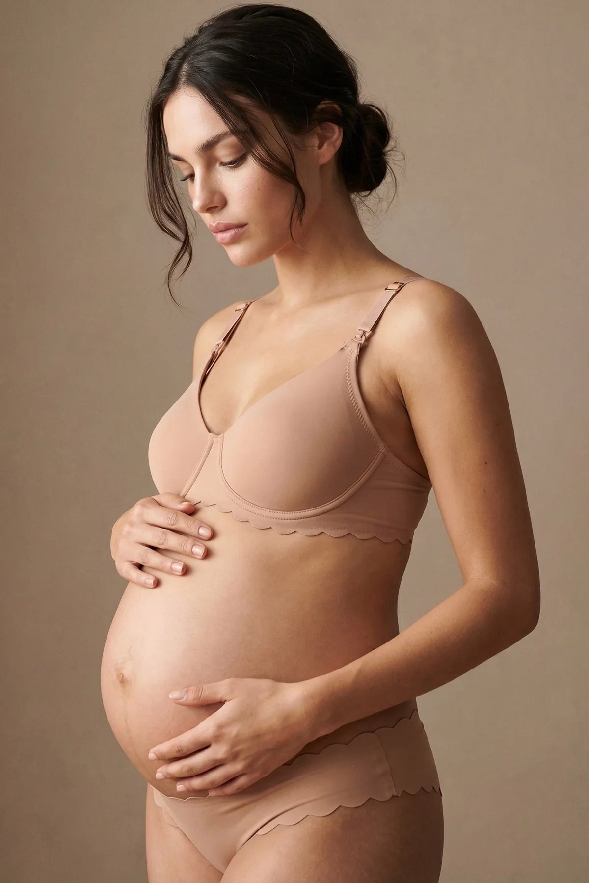 Reggiseno premaman e allattamento beige di Cache Coeur con slip coordinati.