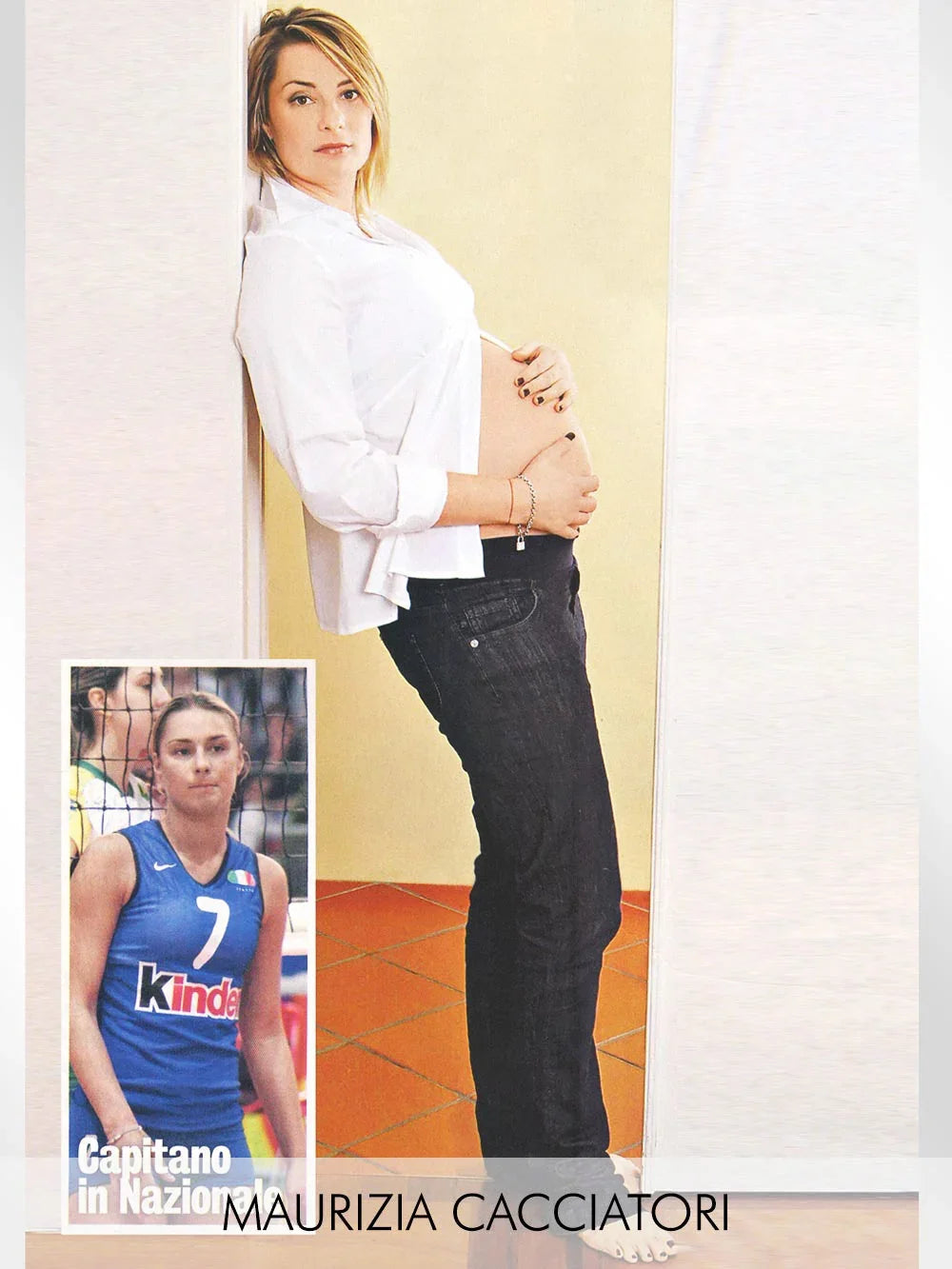 Donna con camicia bianca e jeans premaman scuri.