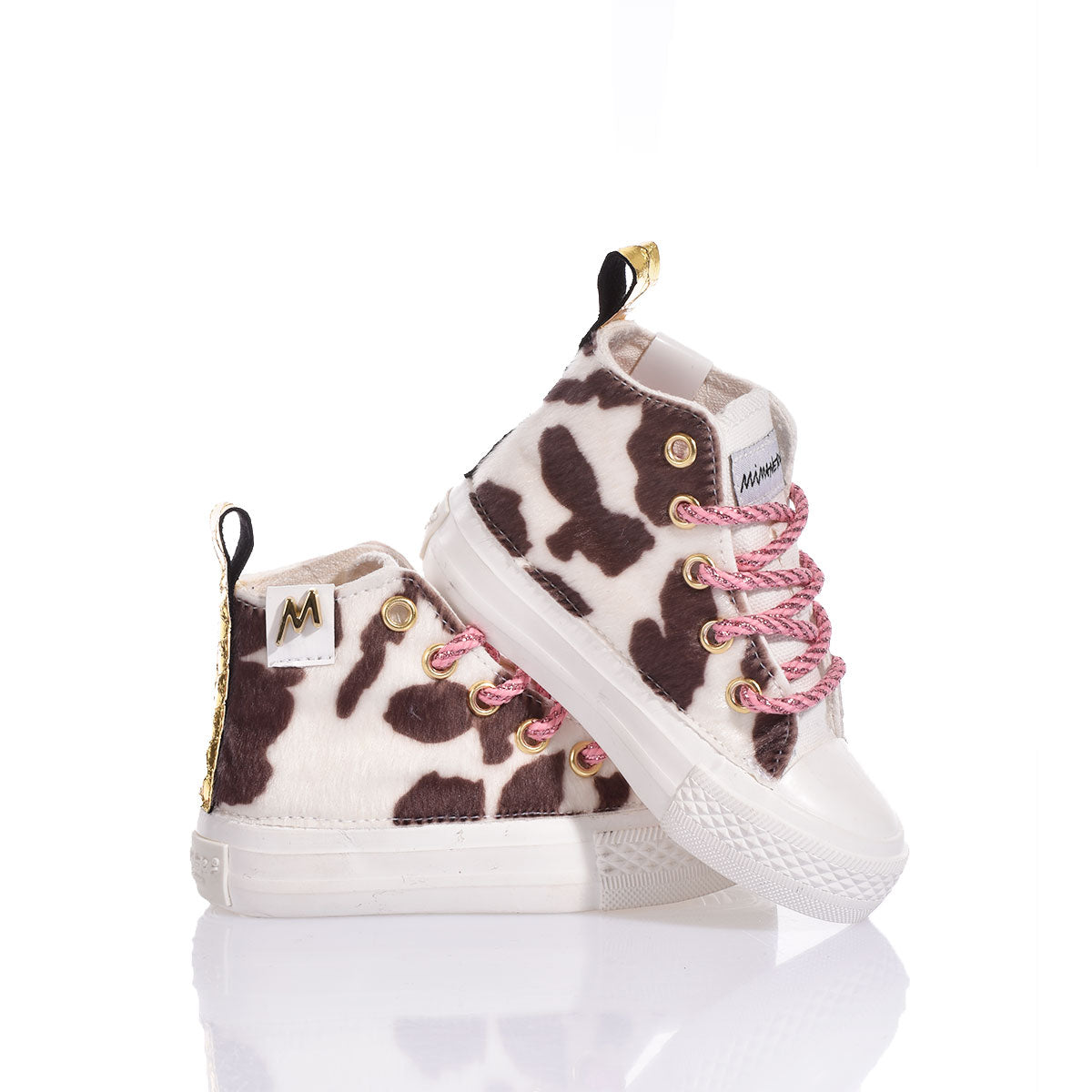 Sneakers bambino con fantasia mucca e lacci rosa, perfette per abbigliamento premaman