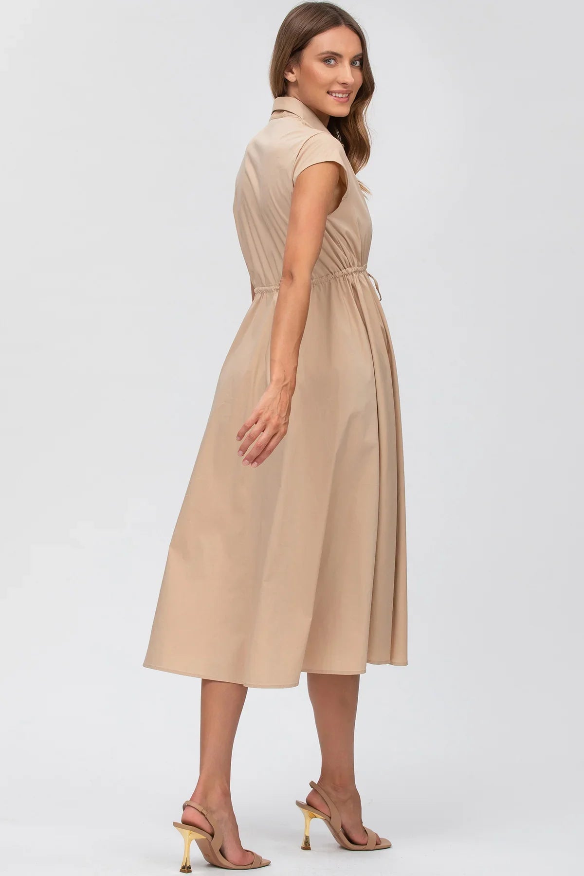 Abito premaman in cotone beige di Pietro Brunelli Maternity, vista laterale.