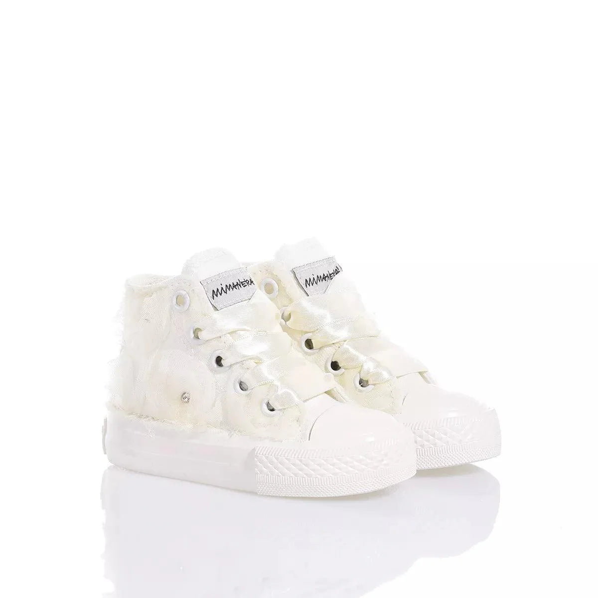 Sneakers bianche eleganti per abbigliamento premaman, con dettagli in tulle e fiocchi