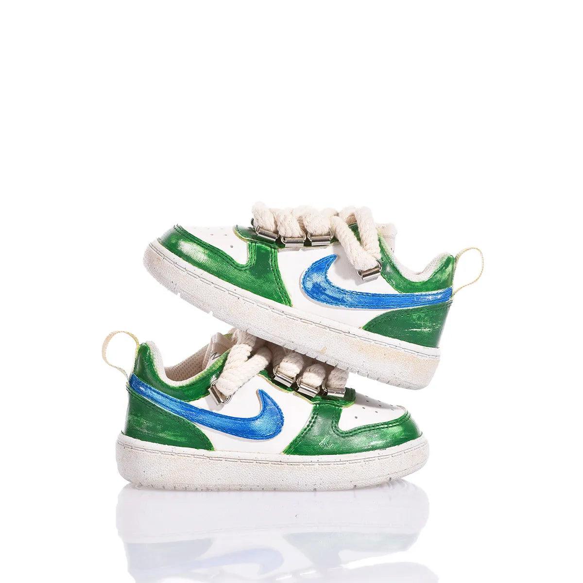 Scarpe sportive verdi e bianche con dettagli blu, accessorio abbigliamento premaman bambino