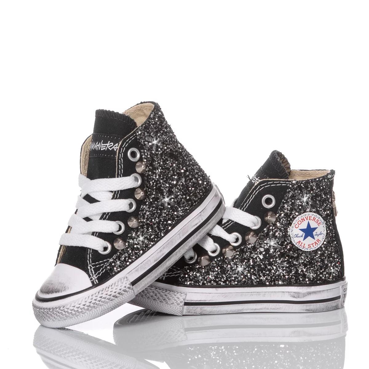 Sneakers glitter nere per bambini, ideali per completare look premaman alla moda.