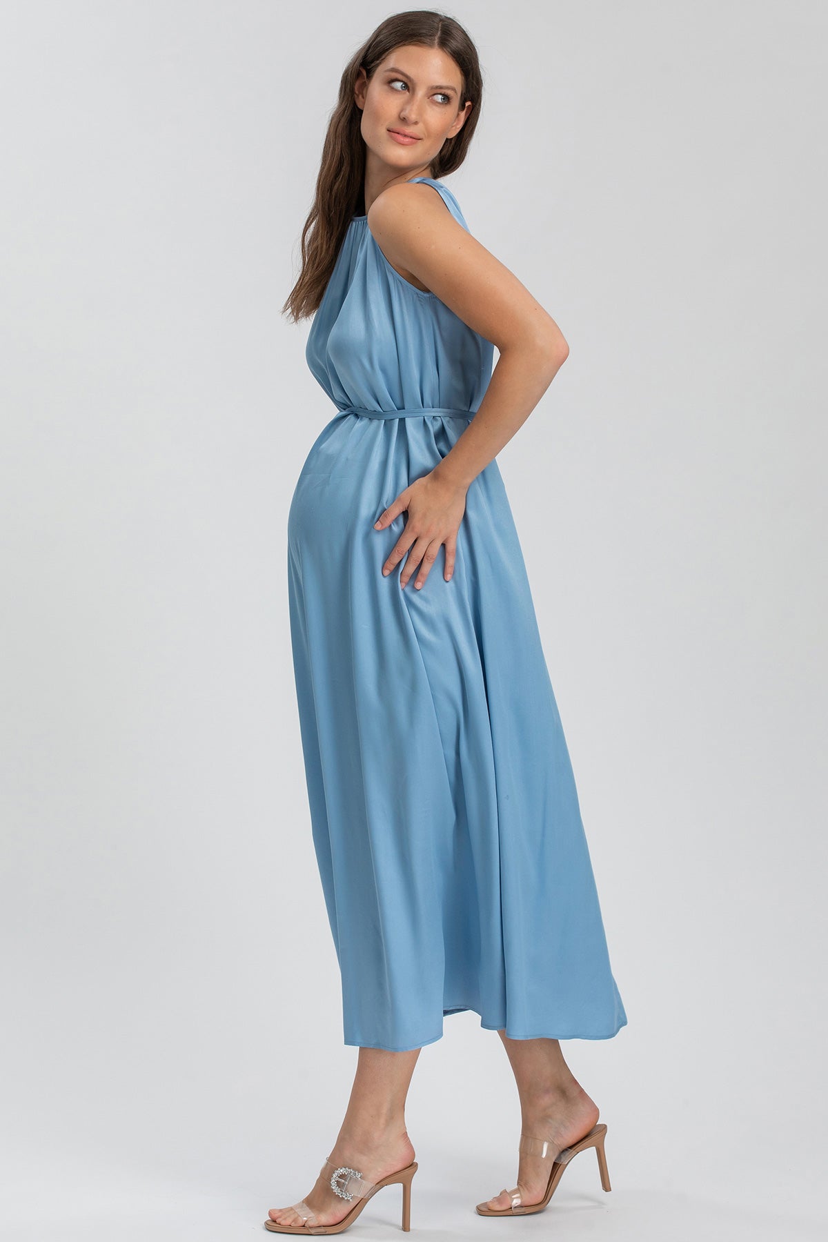 Abito premaman elegante azzurro senza maniche, perfetto per gravidanza e maternità