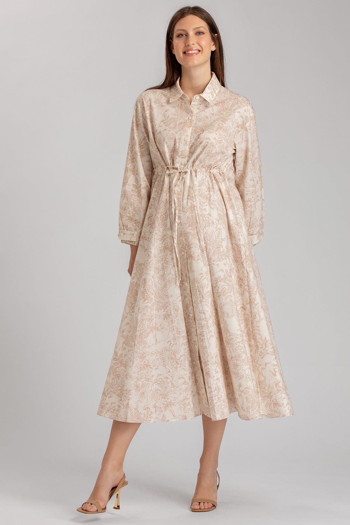 Abito premaman elegante a fantasia beige con maniche lunghe e coulisse in vita