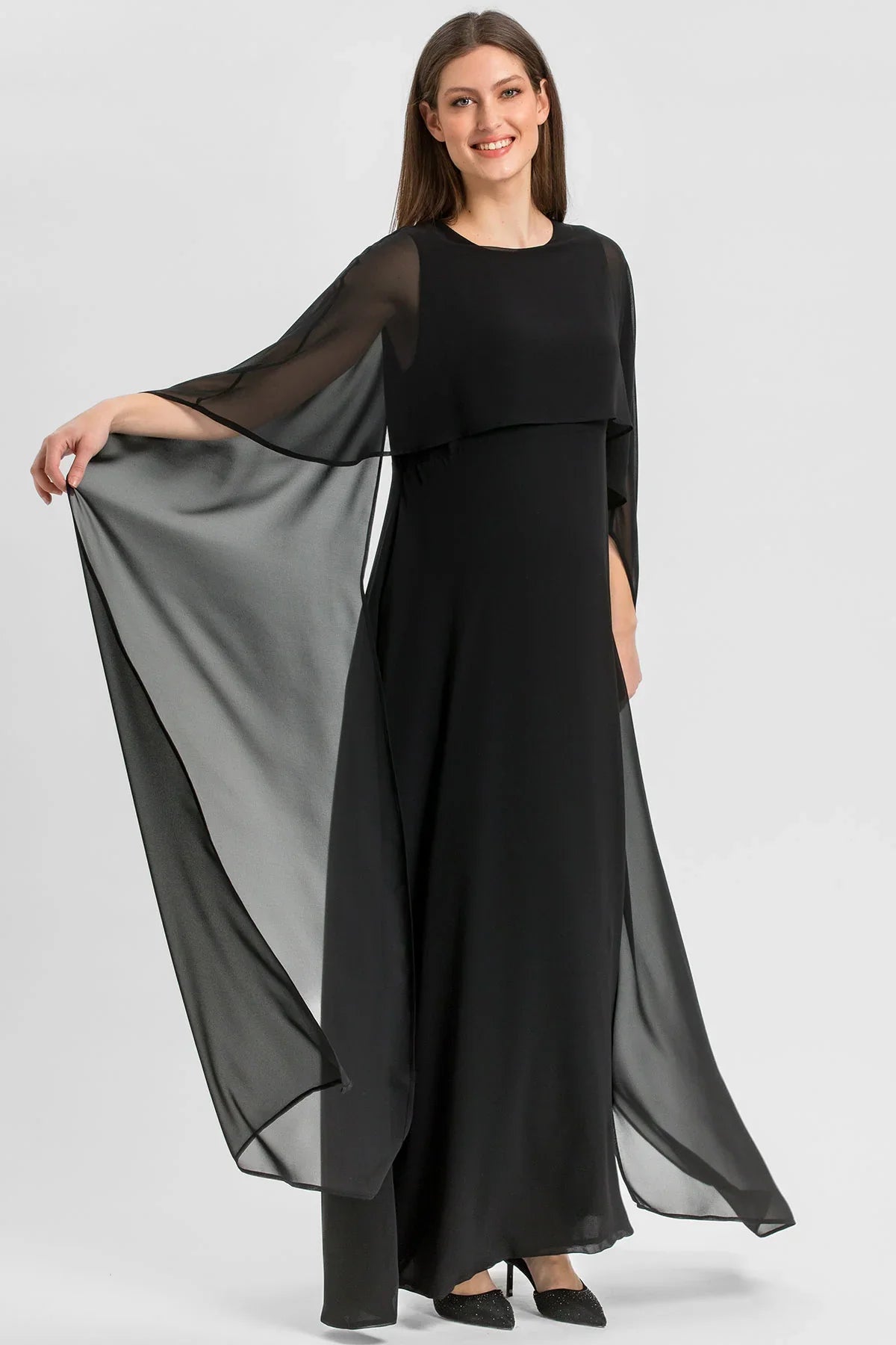 Abito premaman nero lungo di Pietro Brunelli Maternity con mantello in chiffon