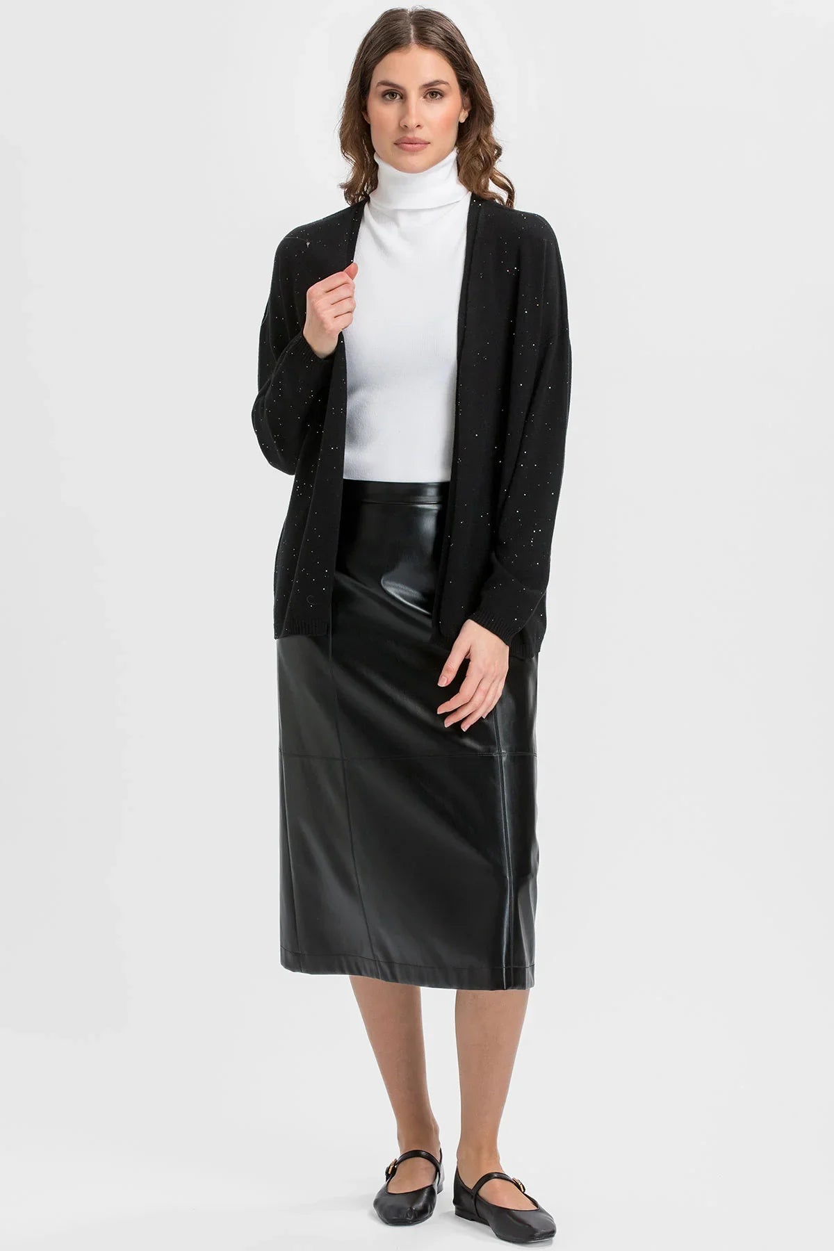 Cardigan nero premaman in morbida maglia.  
