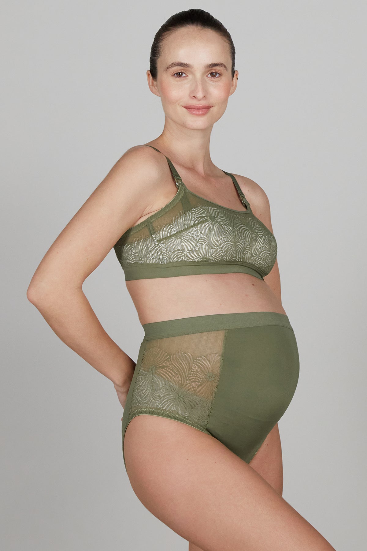 Completo intimo premaman verde con inserti in pizzo, perfetto per la gravidanza