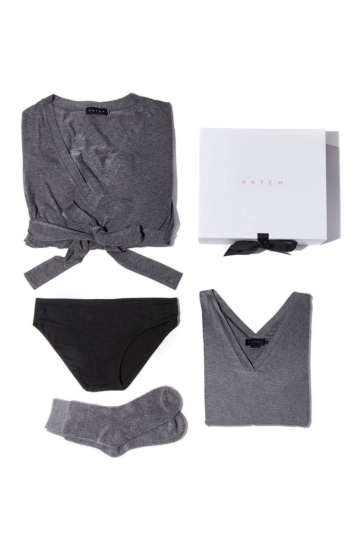 Set abbigliamento premaman grigio con vestaglia, maglietta, slip e calzini, ideale per ospedale