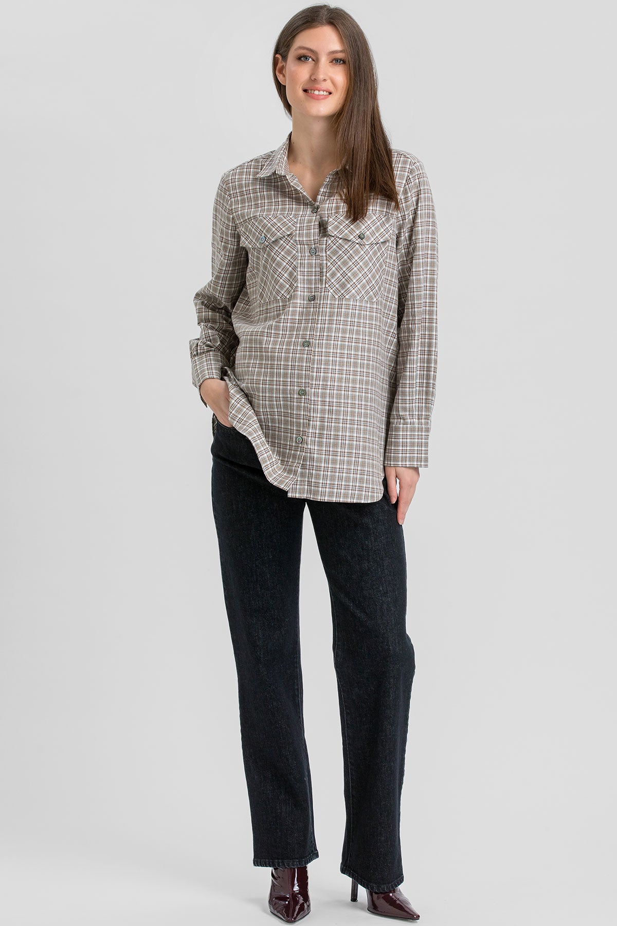 Straight leg maternity jeans with elastic band