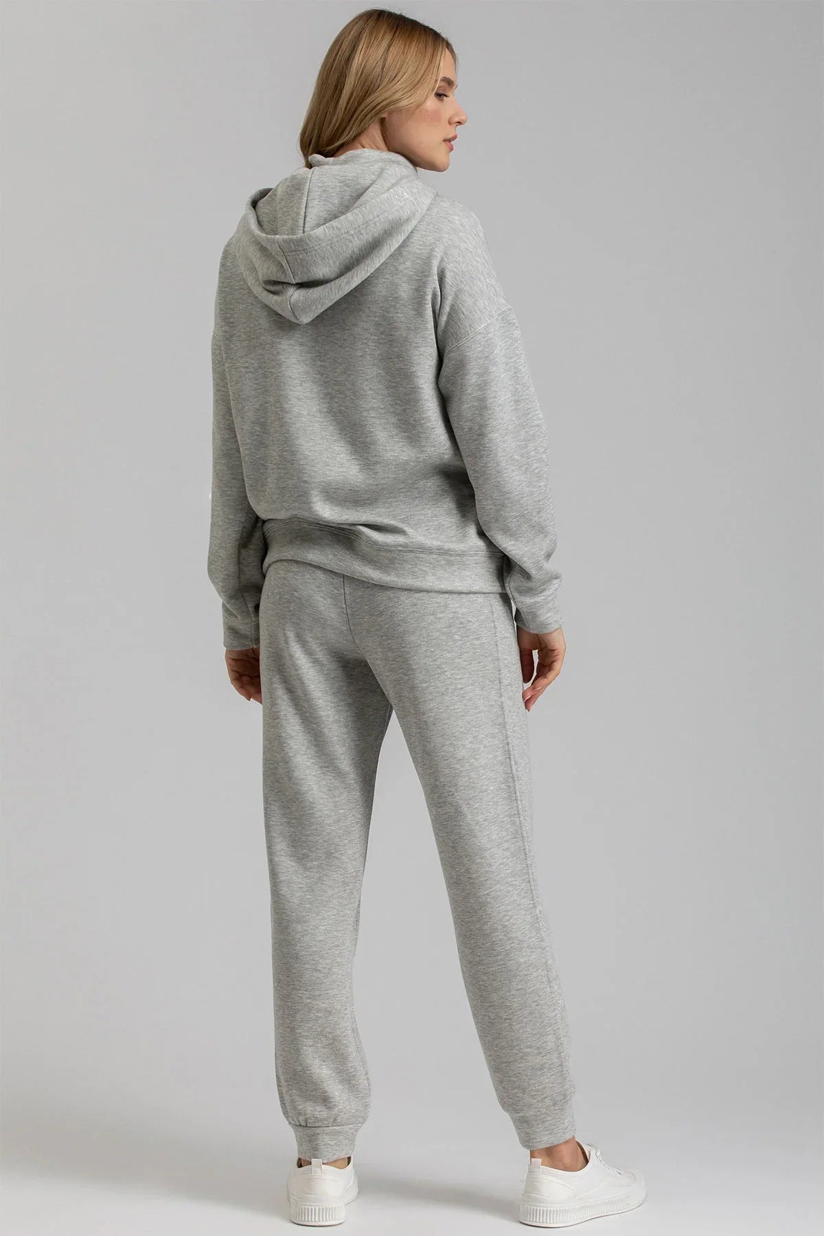 Completo sportivo premaman grigio con maglia a cappuccio e pantaloni premaman Pietro Brunelli Maternity