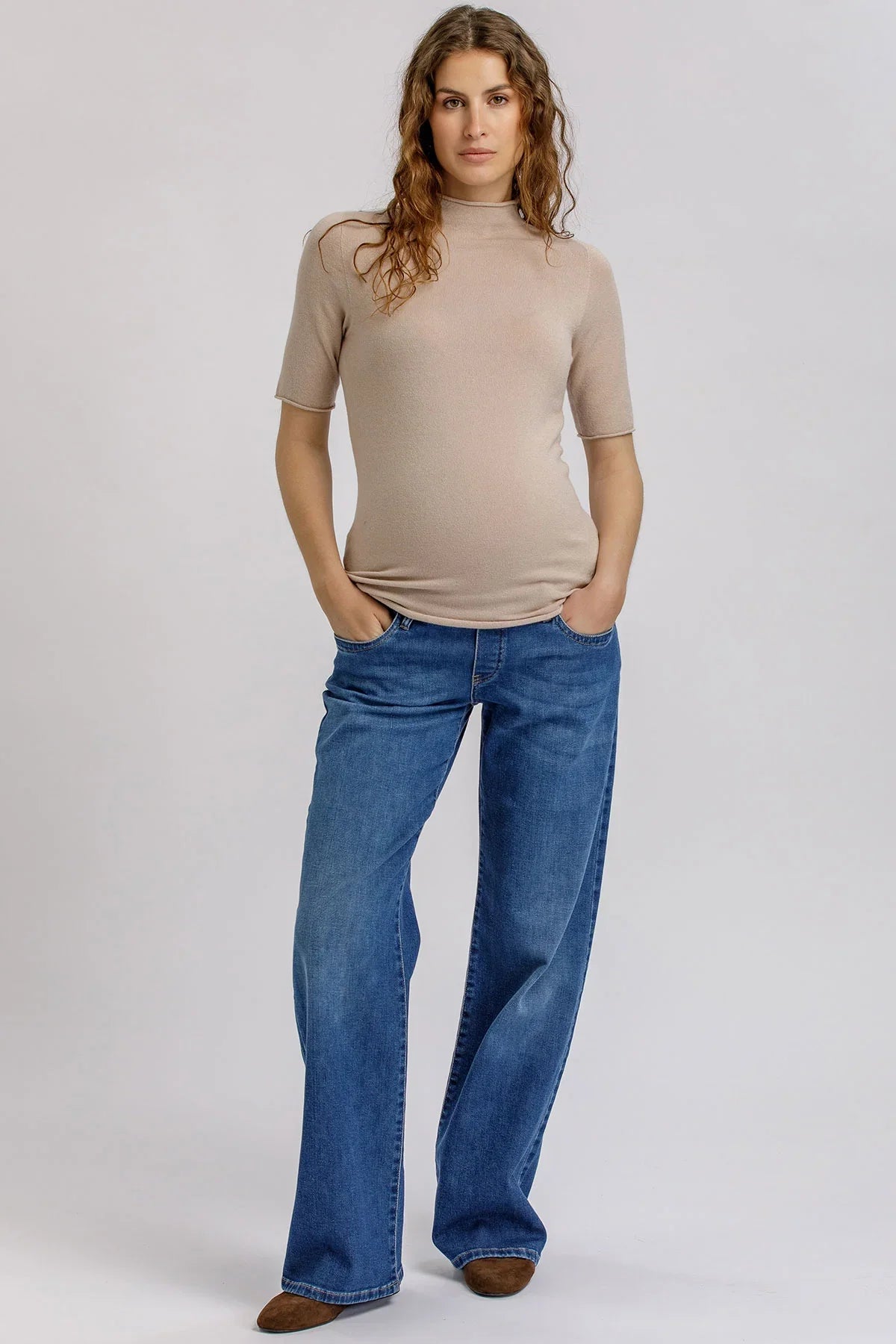 Maglia premaman beige aderente in morbida maglia