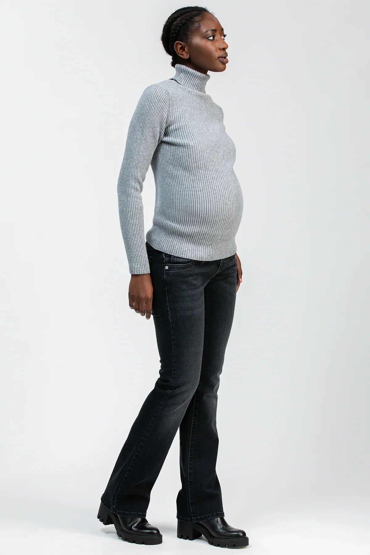Maglia premaman grigia con collo a lupetto